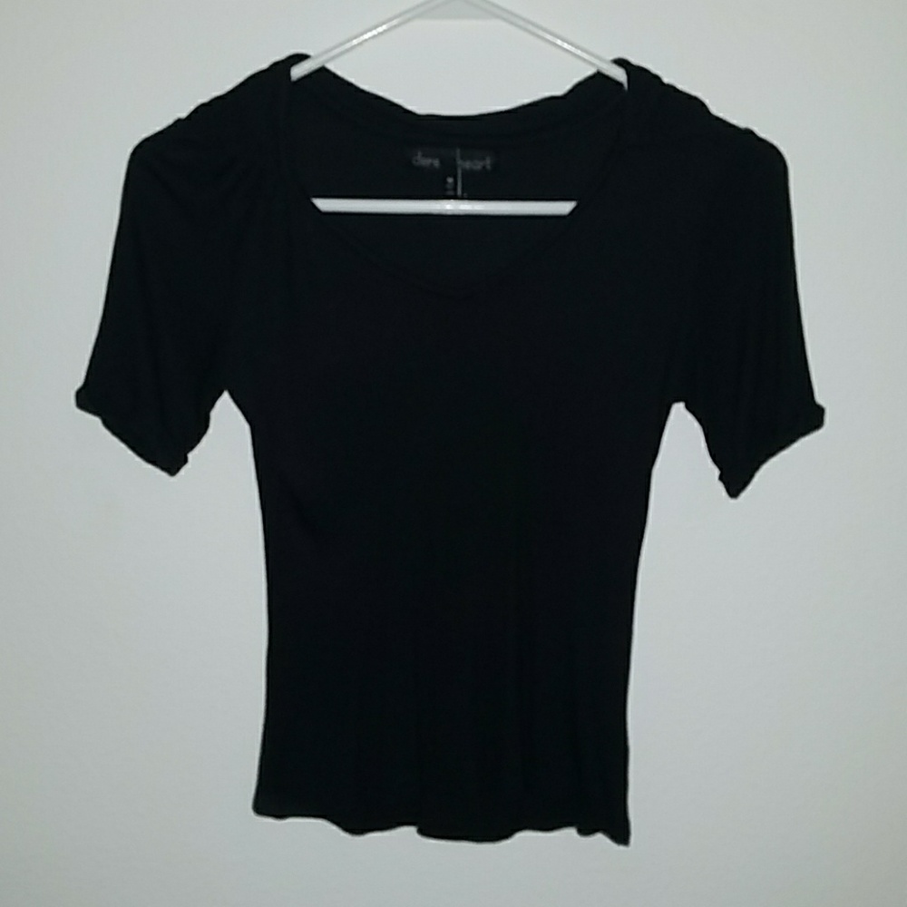 Mid-sleeve shirt